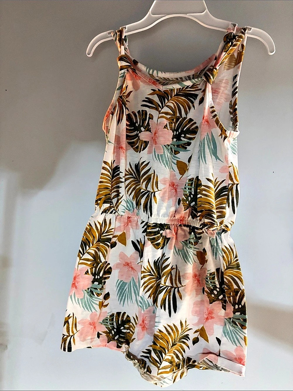 SO Floral Romper in Pink & White Like New Size 10/1220